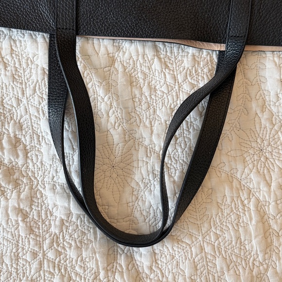 Elegant Black CUYANA Leather Tote Bag w/ crossbody strap - Picture 6 of 10